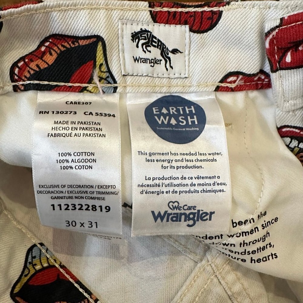 NWT Wrangler Barrel Jeans in Read my Lips print - Picture 7 of 11